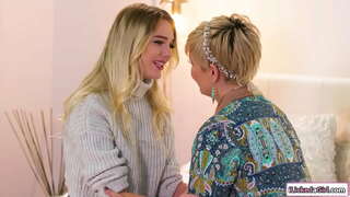 Grandi ta mil colo amigo na un chikitu ta lines, na