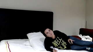 Jeg gir henne lechita mens en annen fucks