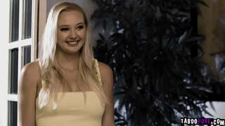 Milf Lauren Phillips un ragveida tīņi Paisley Porter, ņemot pagriezienus, izjādes Dick Chibbles milzīgu cilvēka gaļa