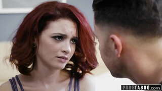 Hebrwng Yn Mynnu Ar Sugno Dick Yn Yr Ystafell Ymolchi Cyhoeddus