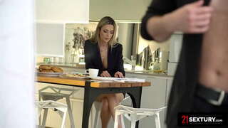 Kiromania Babe Anapenda Punda Nzuri fucking Kuanza Siku yake