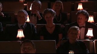 Celia Jones - lesbiennes - rough spectacle avec une bouteille et un baseballbat