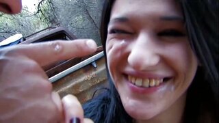 Lisa korenie v prdeli ňou veľký zadok v lese