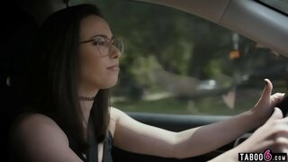 Casey Calvert joan recoger bere gauzak bere ex