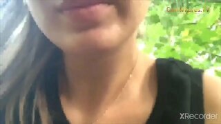 אישה חמה מוקלט משחק בציבור