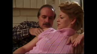 Lánfhásta te Sharin Adhmad séideadh coileach a faigheann pussy domhain druileála agus cumshot ar asal