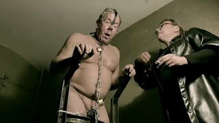 Айым Эйприл - Жылы пайдаланылды кара комбинезон латексной рабыни